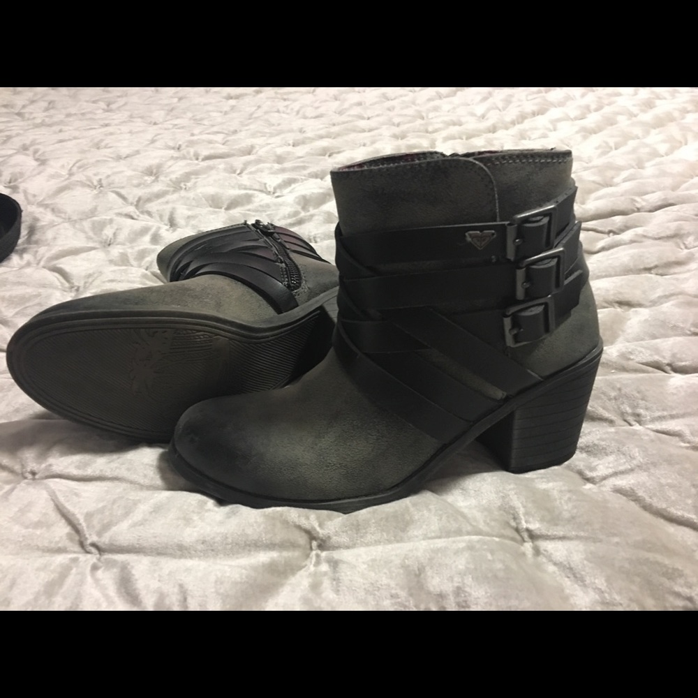 NWOB size 6.5 Roxy boots